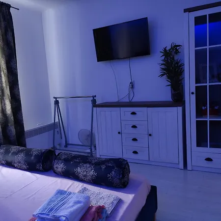 Kriss Mihaileanu Apartmán *