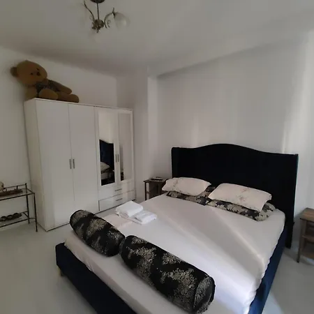 Kriss Mihaileanu Apartmán *