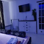 Kriss Mihaileanu Apartment *